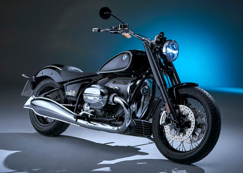 【BMW】1,802ccのボクサーエンジンを搭載する新型クルーザー「R 18」の先行展示会を山形・東京・大阪・愛知で実施　記事1